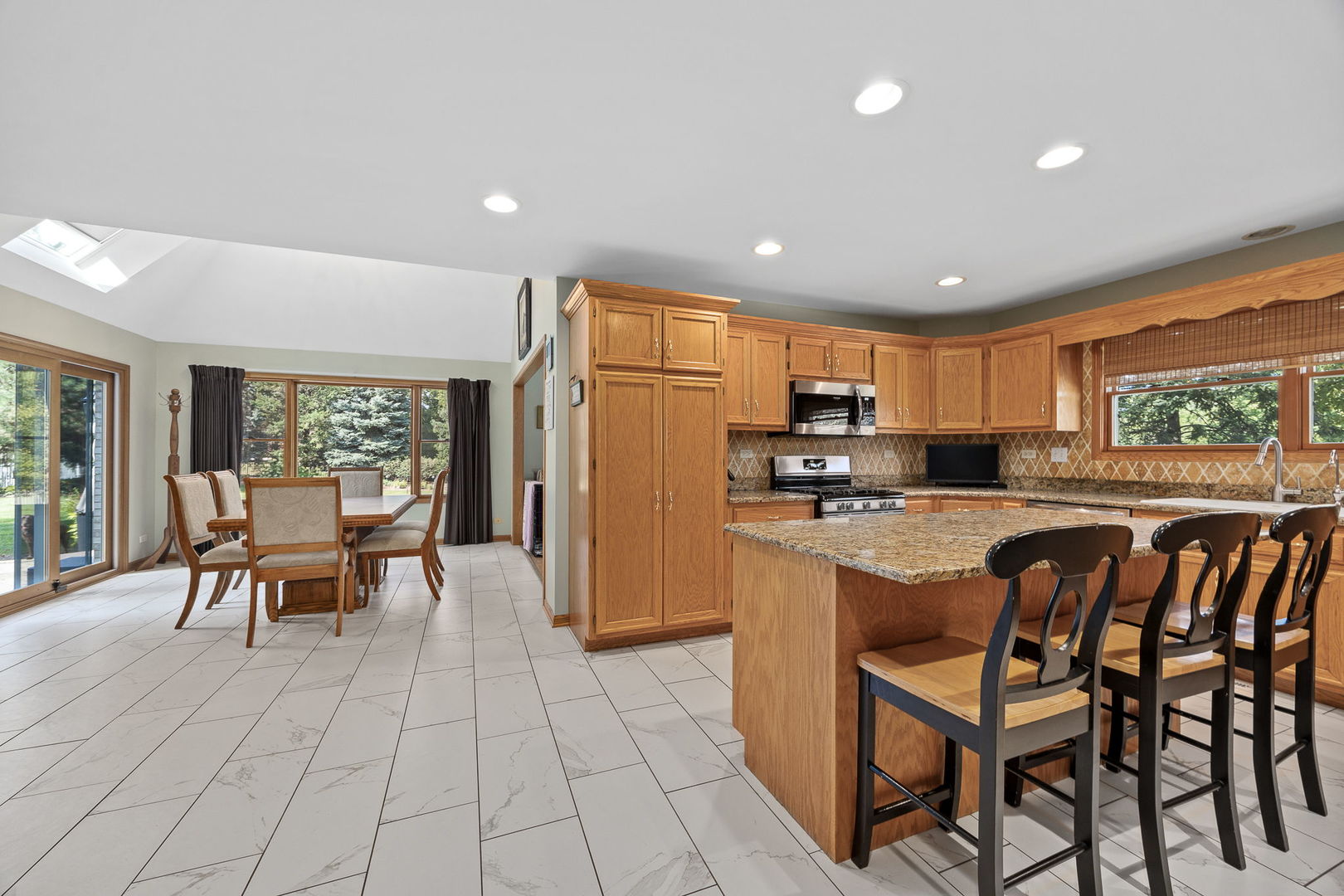 12110 Pine Avenue Property Photo 22