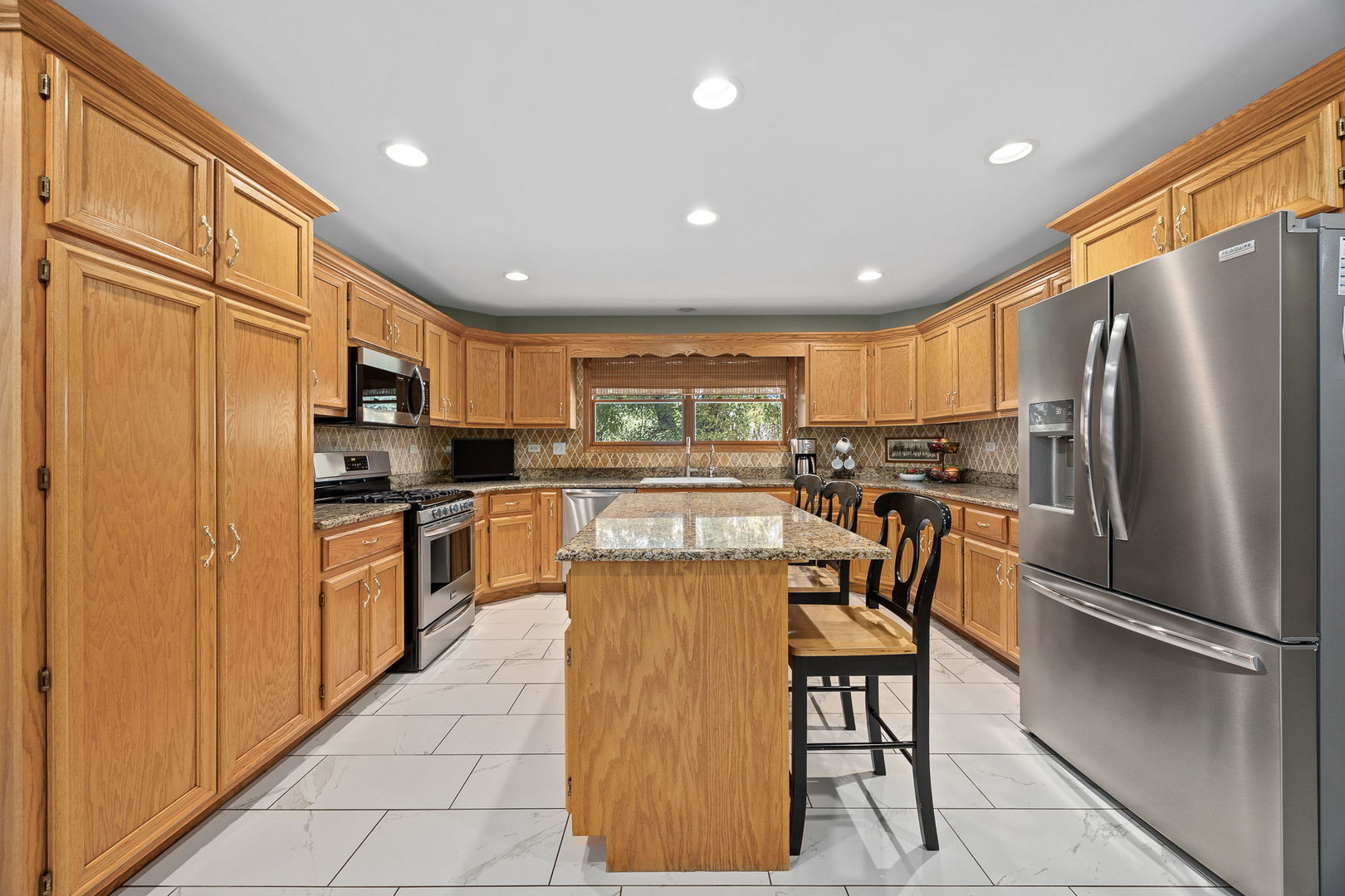 12110 Pine Avenue Property Photo 23