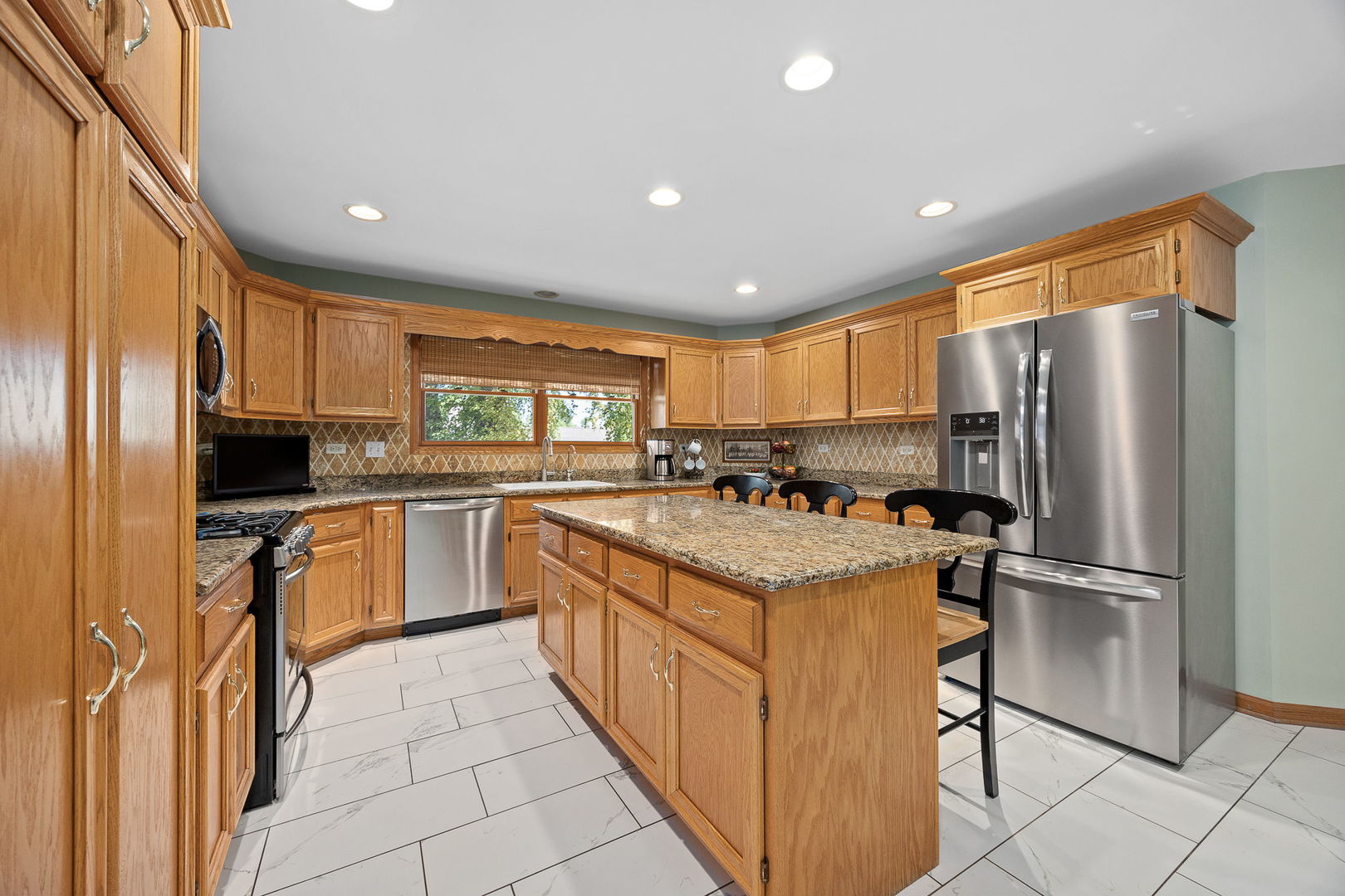 12110 Pine Avenue Property Photo 24