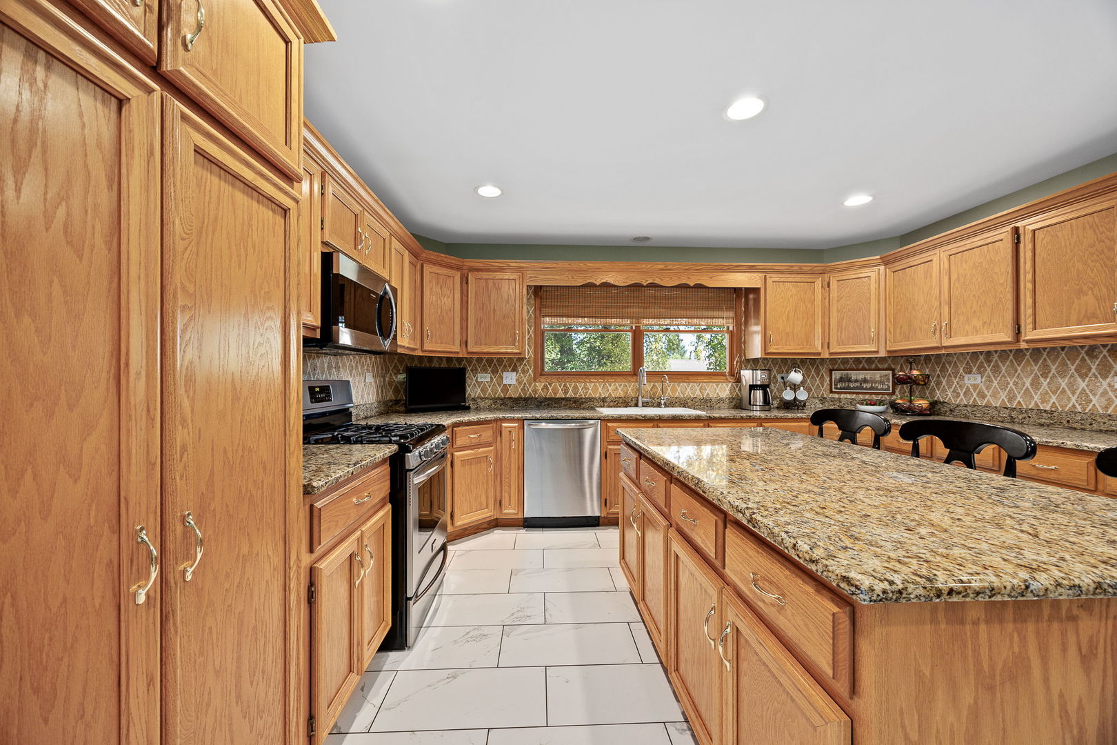 12110 Pine Avenue Property Photo 25