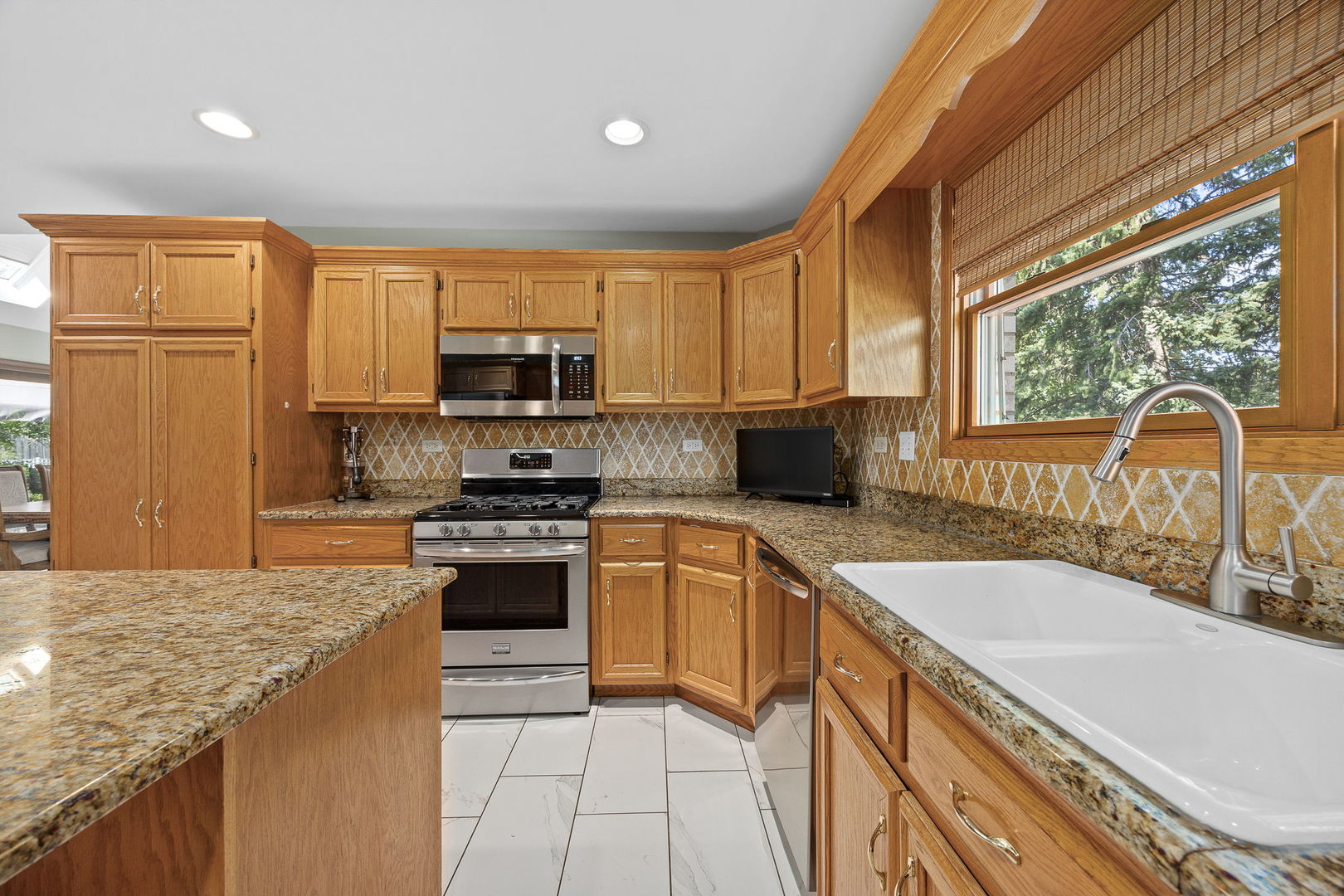 12110 Pine Avenue Property Photo 27
