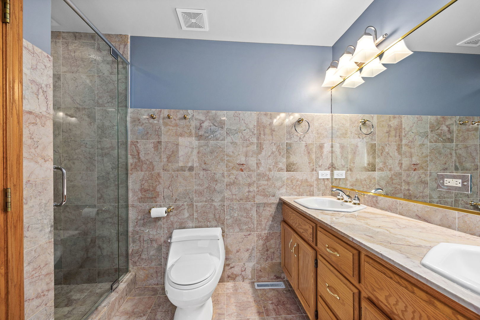 12110 Pine Avenue Property Photo 32