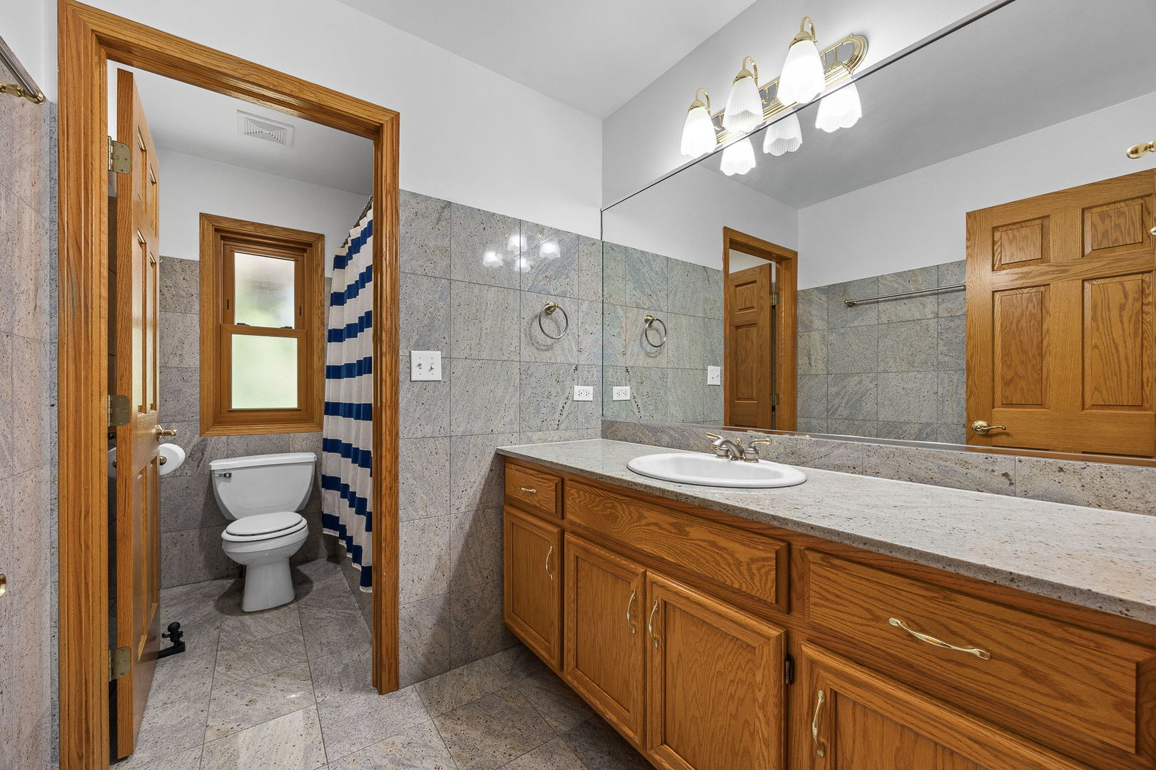 12110 Pine Avenue Property Photo 37