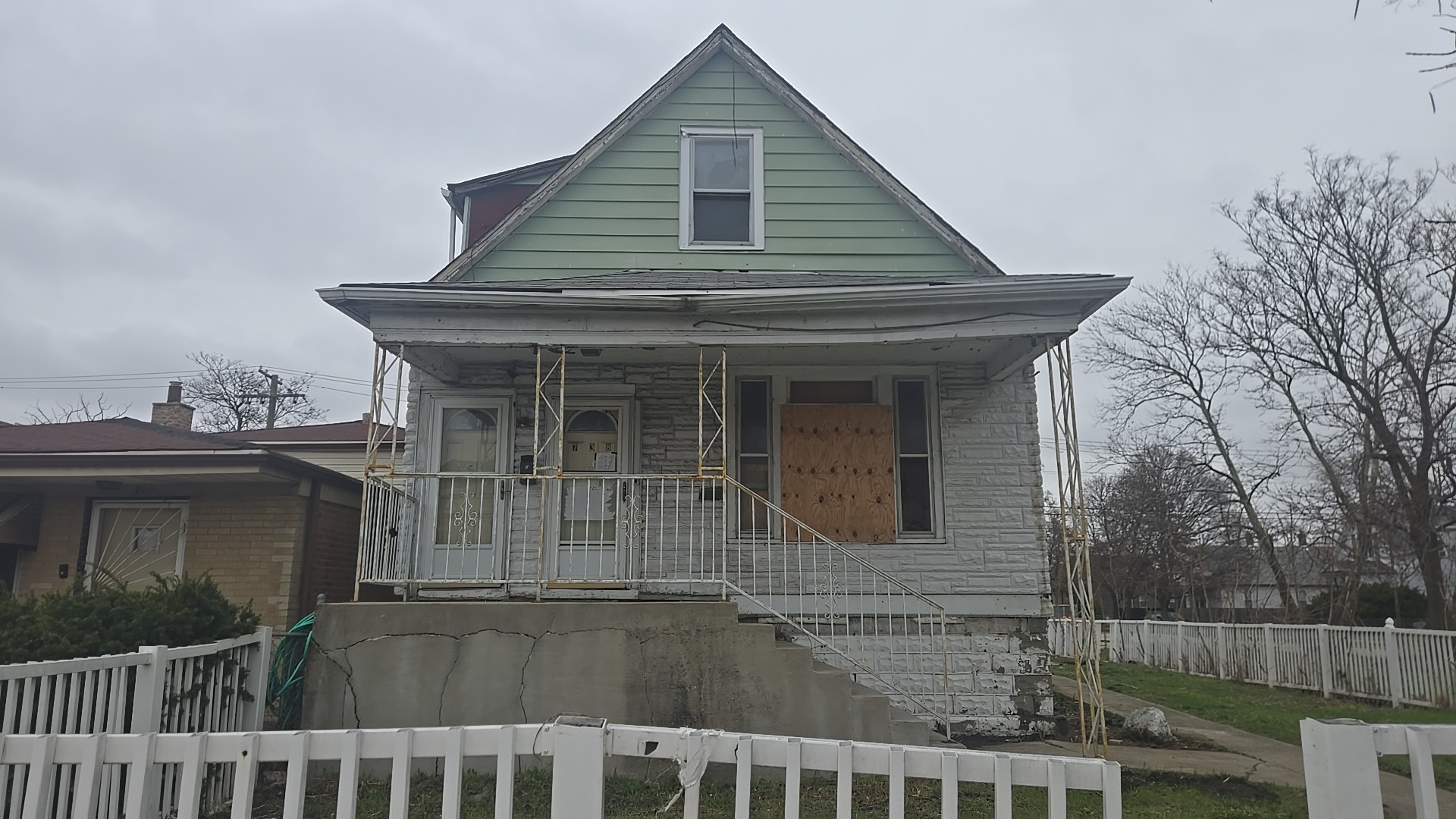 738 W 103rd Street Property Photo 1