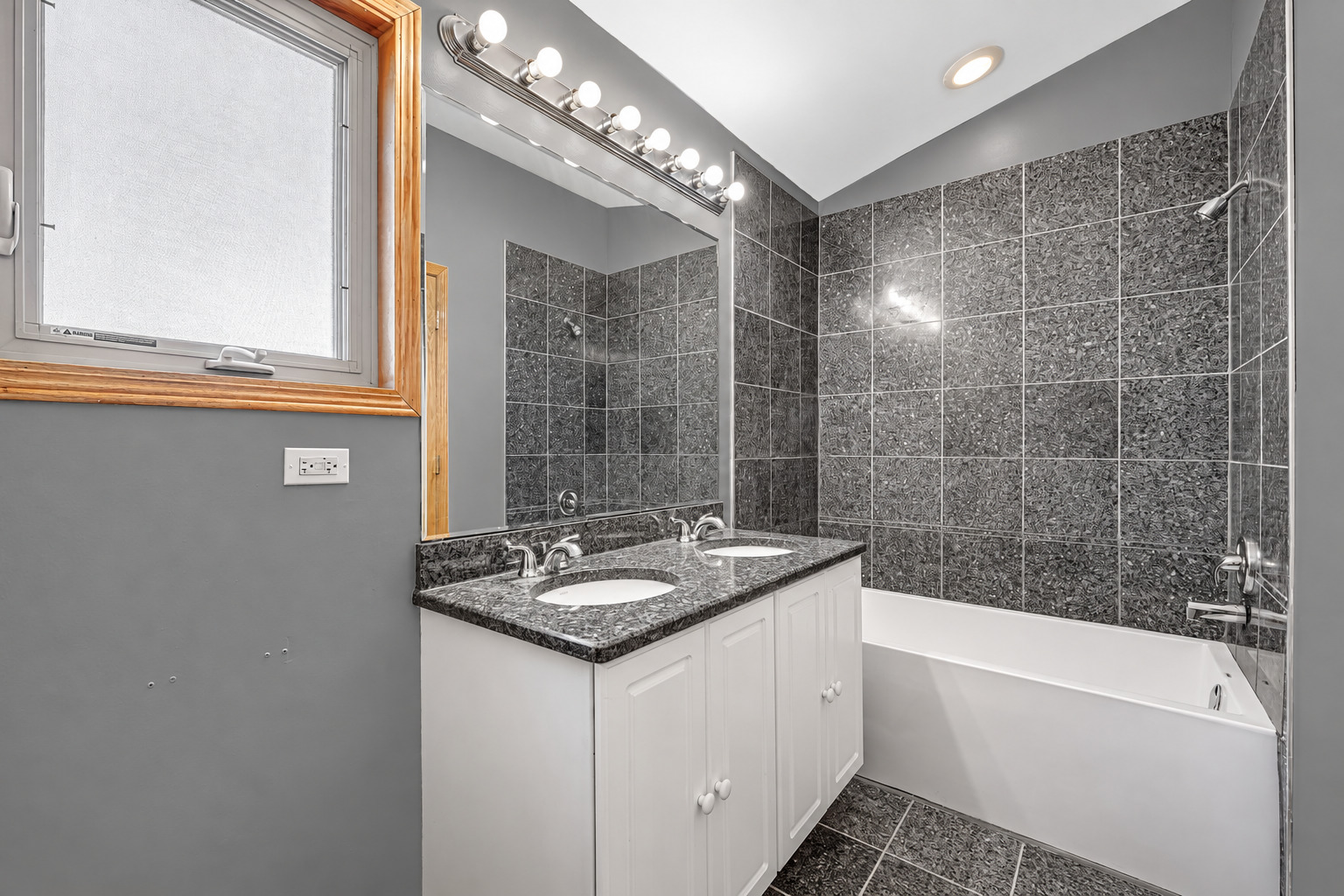12758635 Property Photo 14