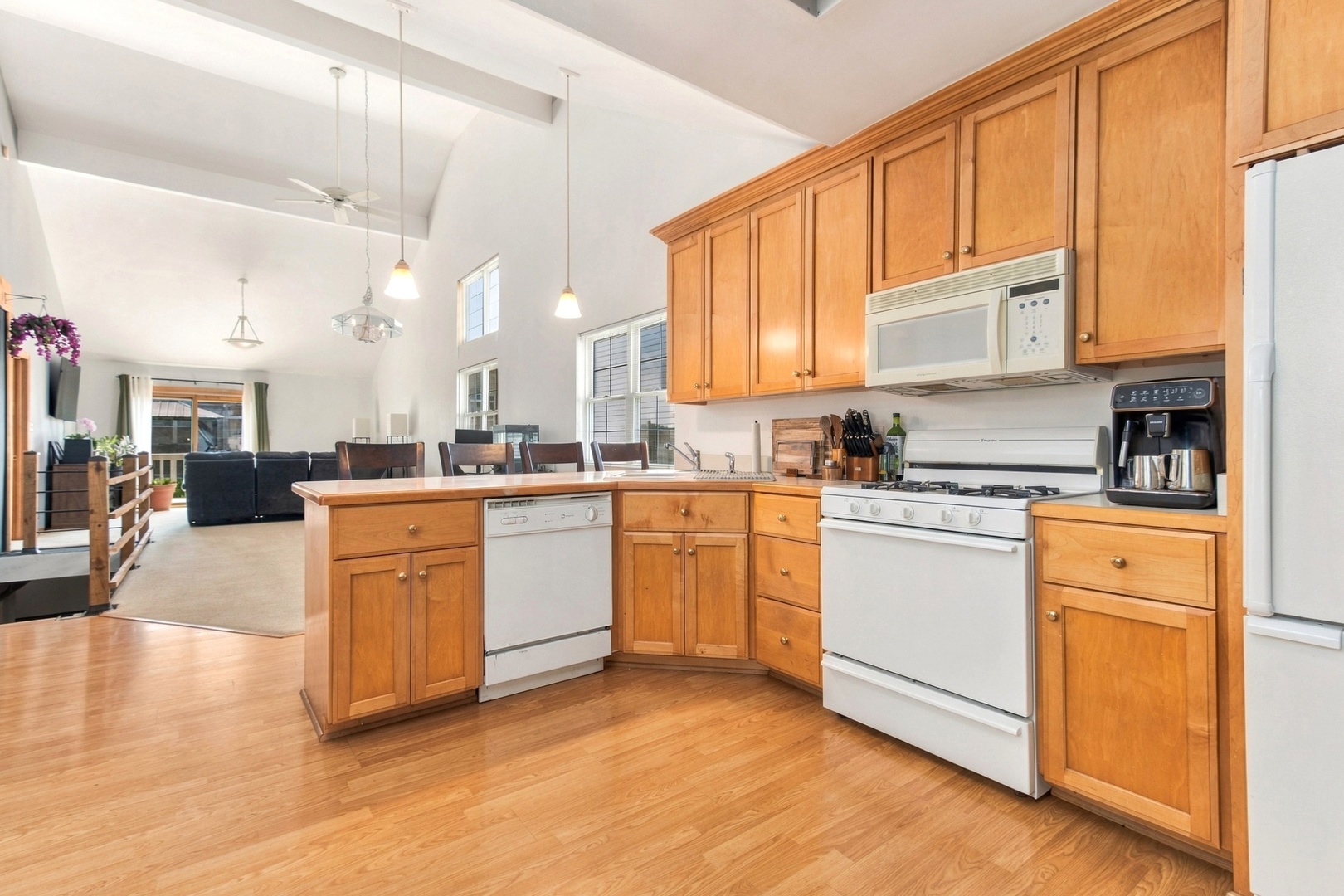 4326 River Glen Drive Property Photo 4