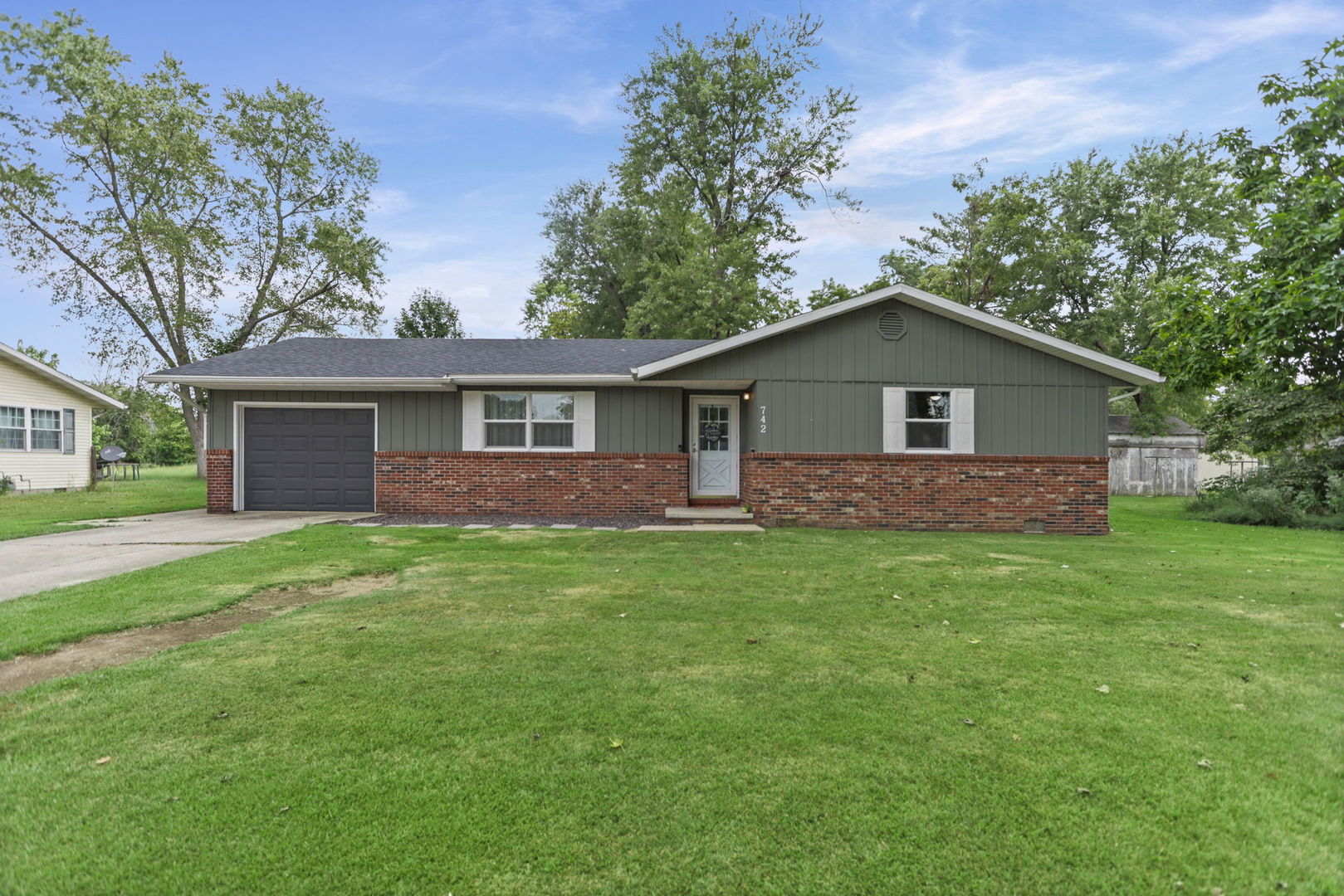 742 N Reel Avenue Property Photo 2