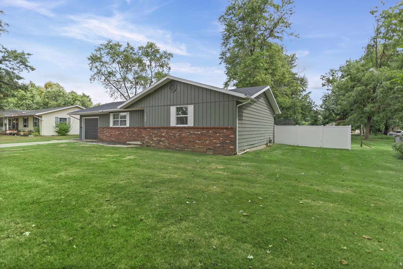 742 N Reel Avenue Property Photo 3