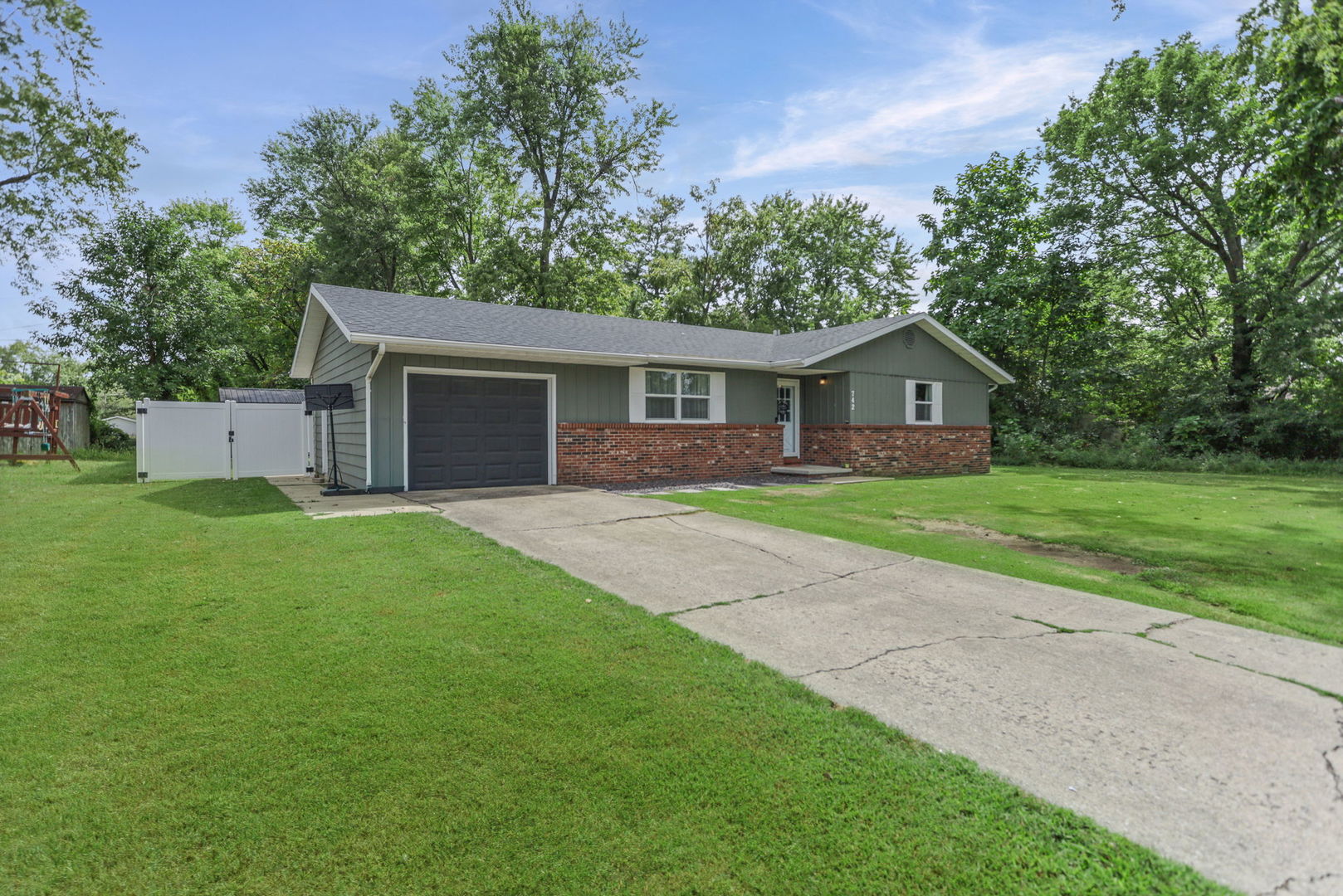 742 N Reel Avenue Property Photo 4