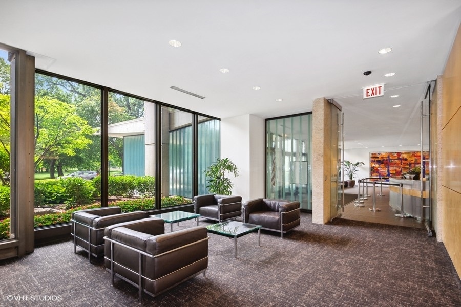 2800 N Lake Shore Drive 1003 Property Photo 2