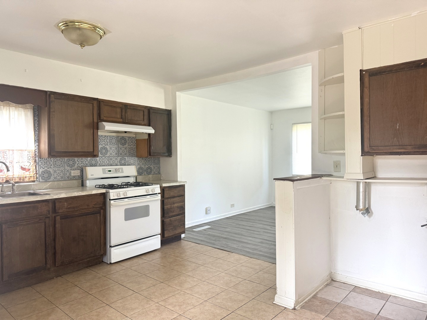 16775 Artesian Avenue Property Photo 2
