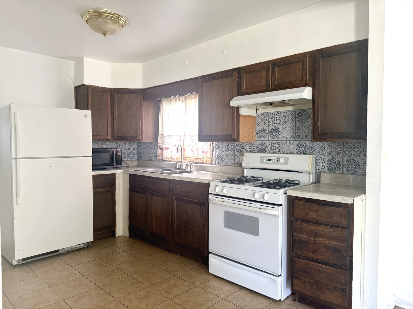 16775 Artesian Avenue Property Photo 4