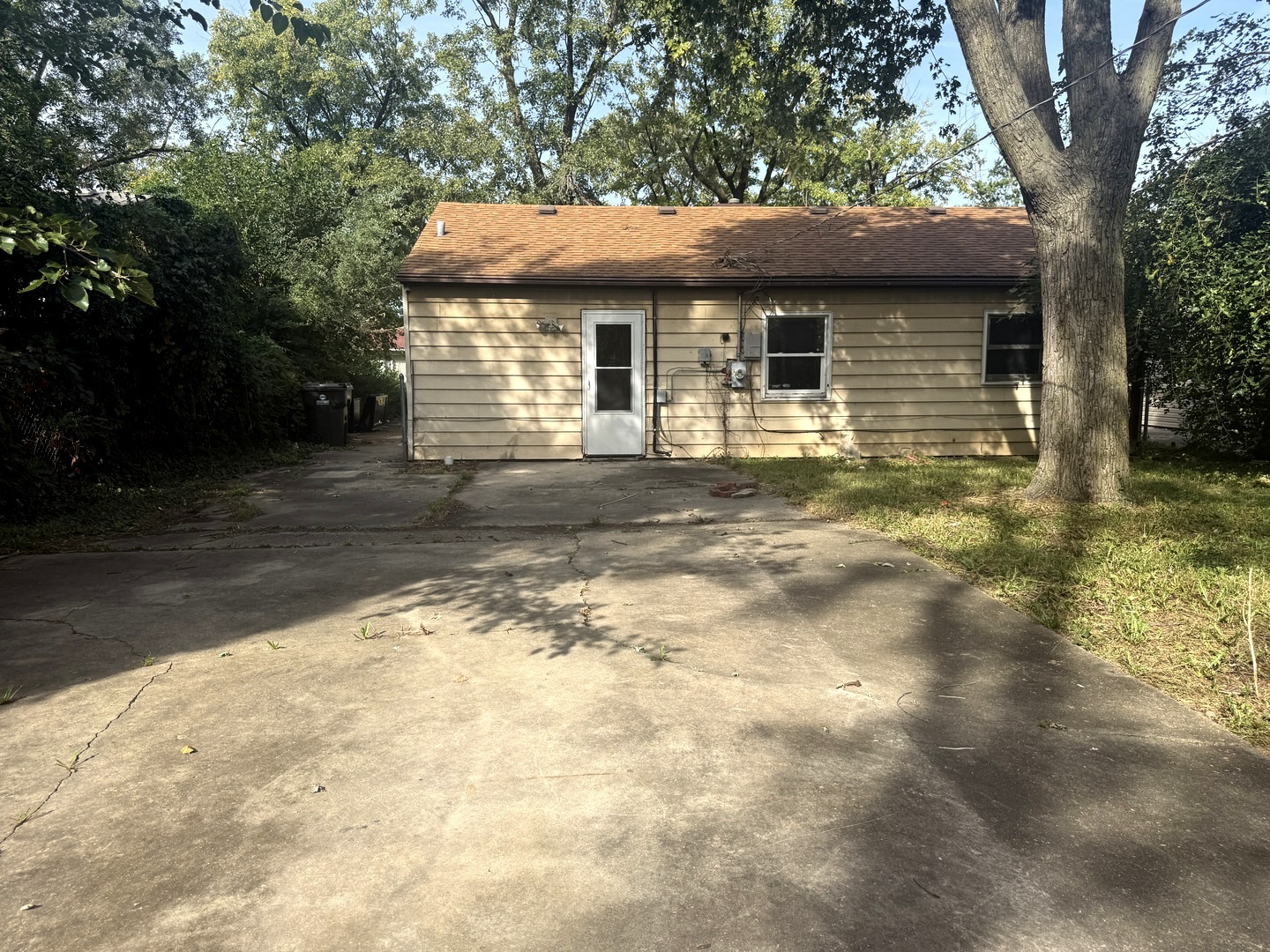 16775 Artesian Avenue Property Photo 9
