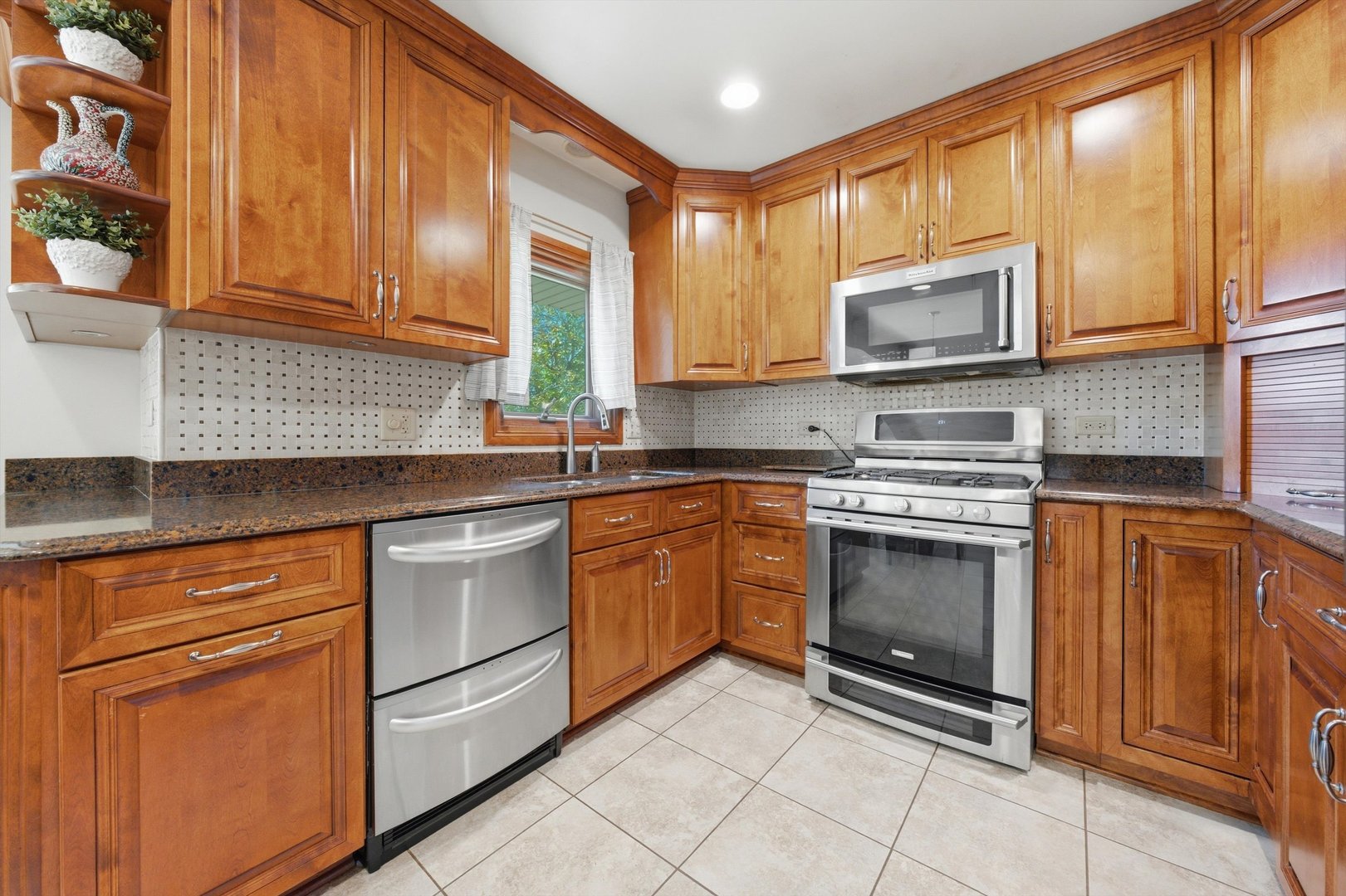 8524 Golfview Drive Property Photo 12