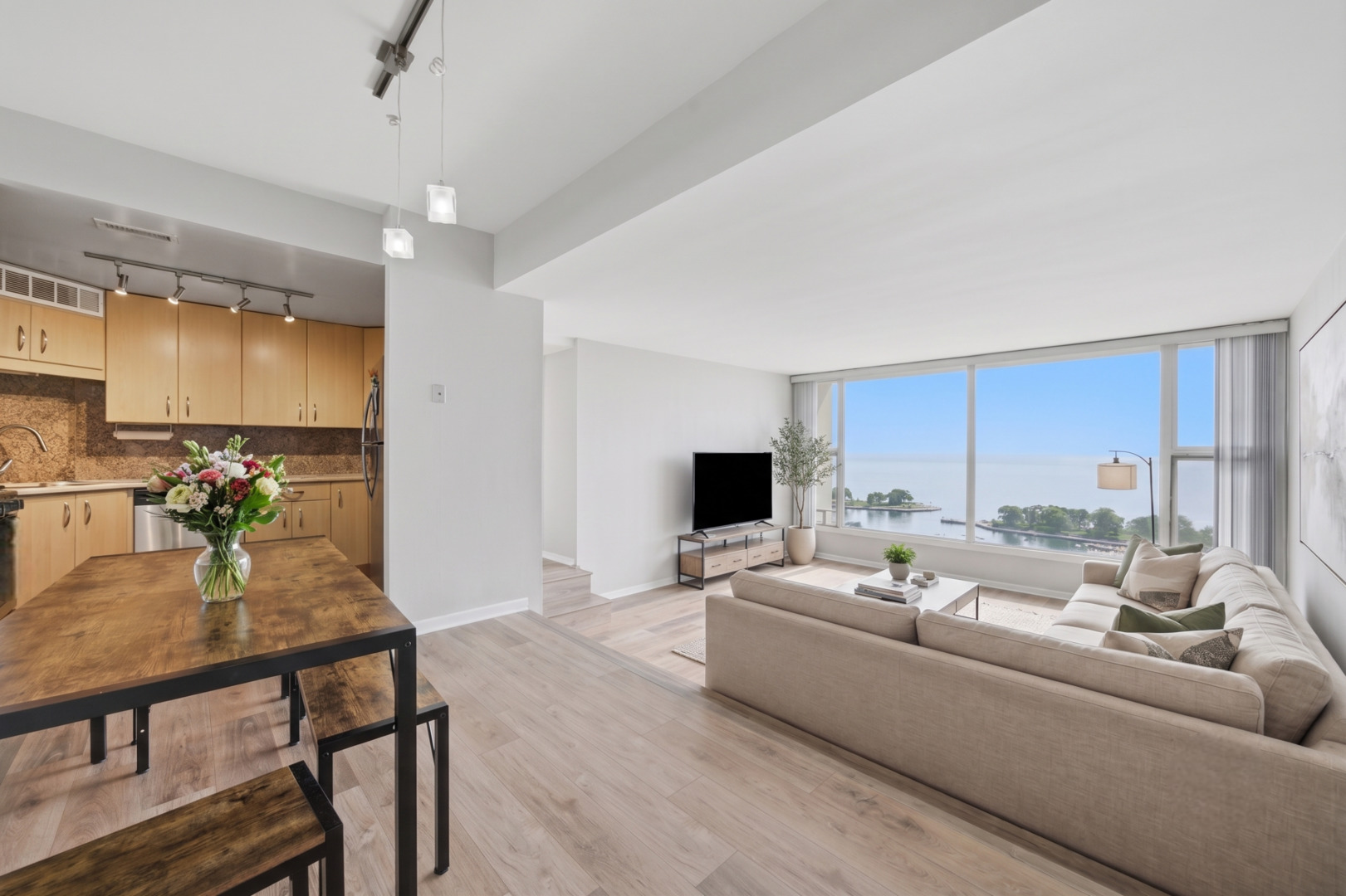 3200 N Lake Shore Drive 2102 Property Photo 4