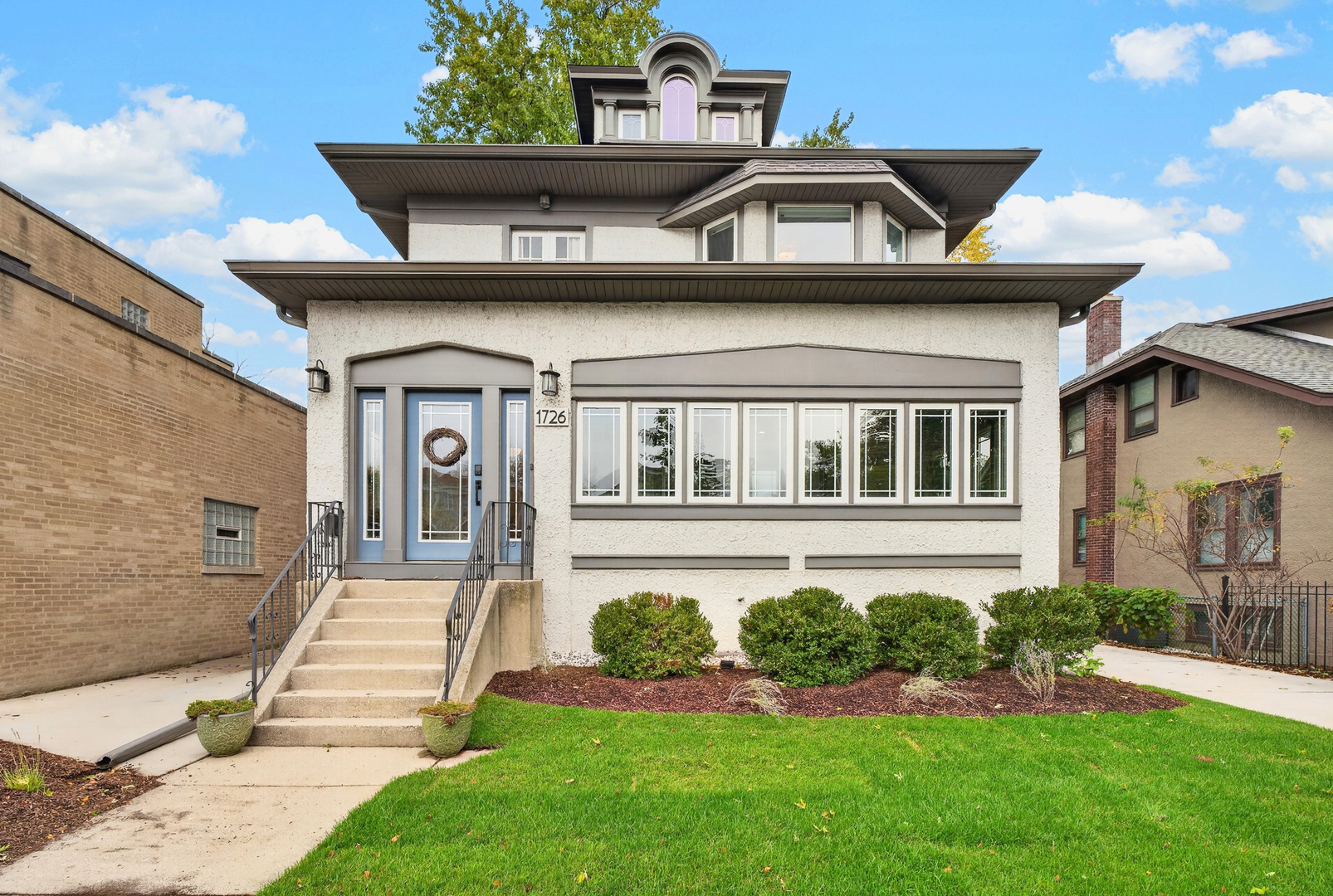 1726 W Jarvis Avenue Property Photo 1