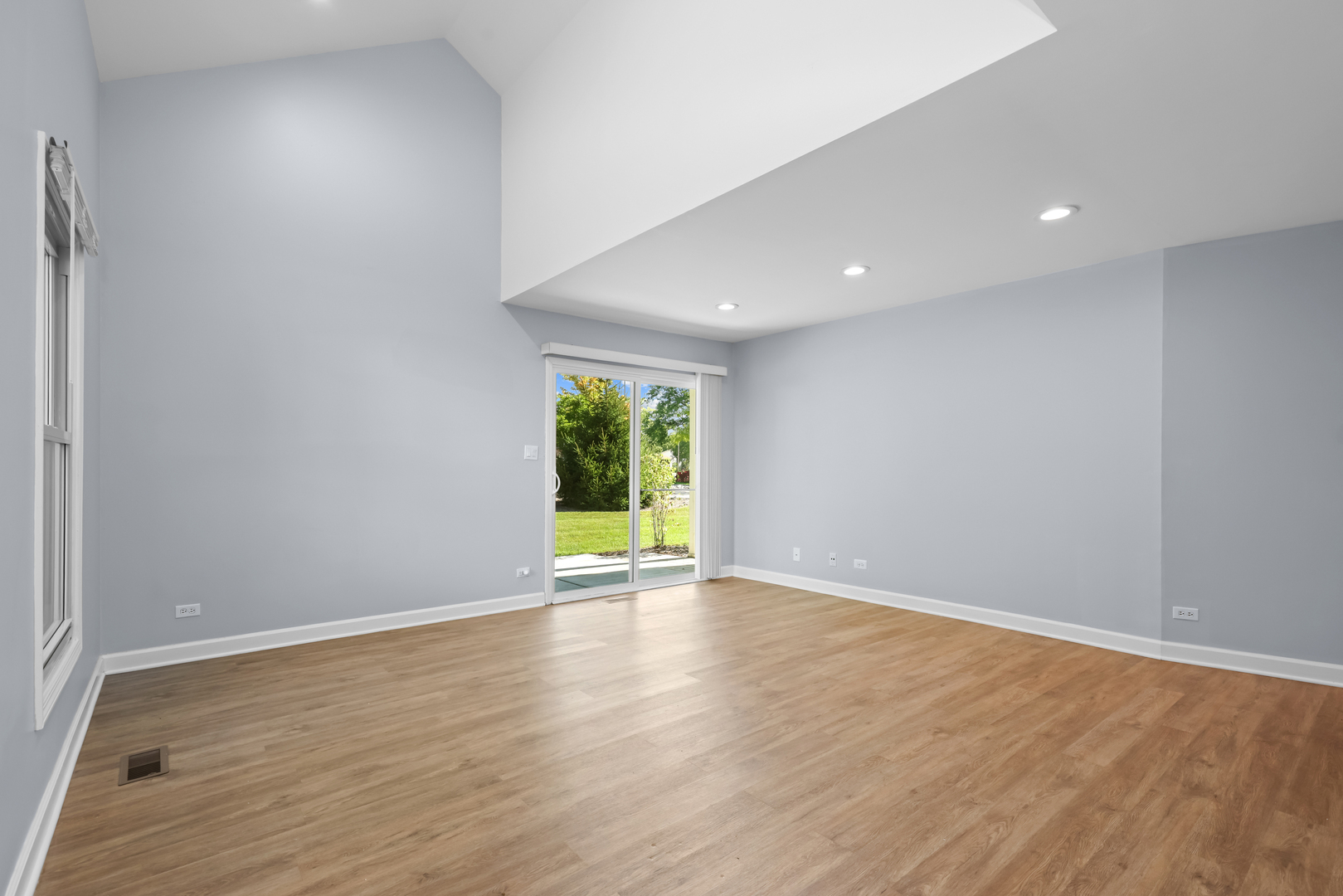 4 S Stonington Drive Property Photo 3