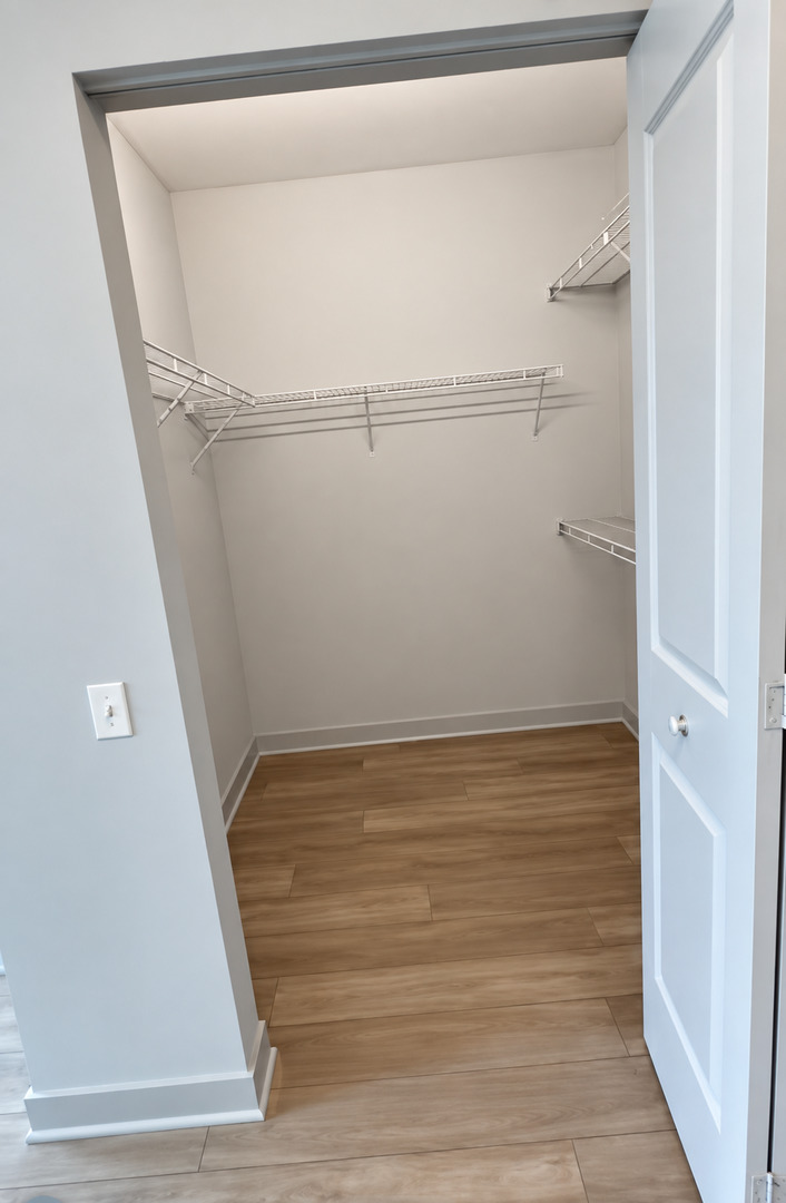 1025 W Addison Street 534h Property Photo 5
