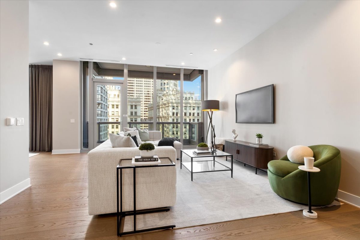 403 N Wabash Street 15b Property Photo 3