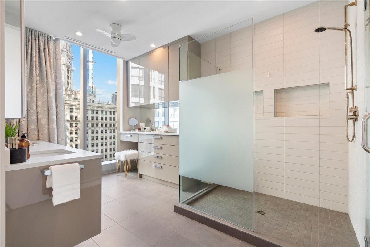 403 N Wabash Street 15b Property Photo 23