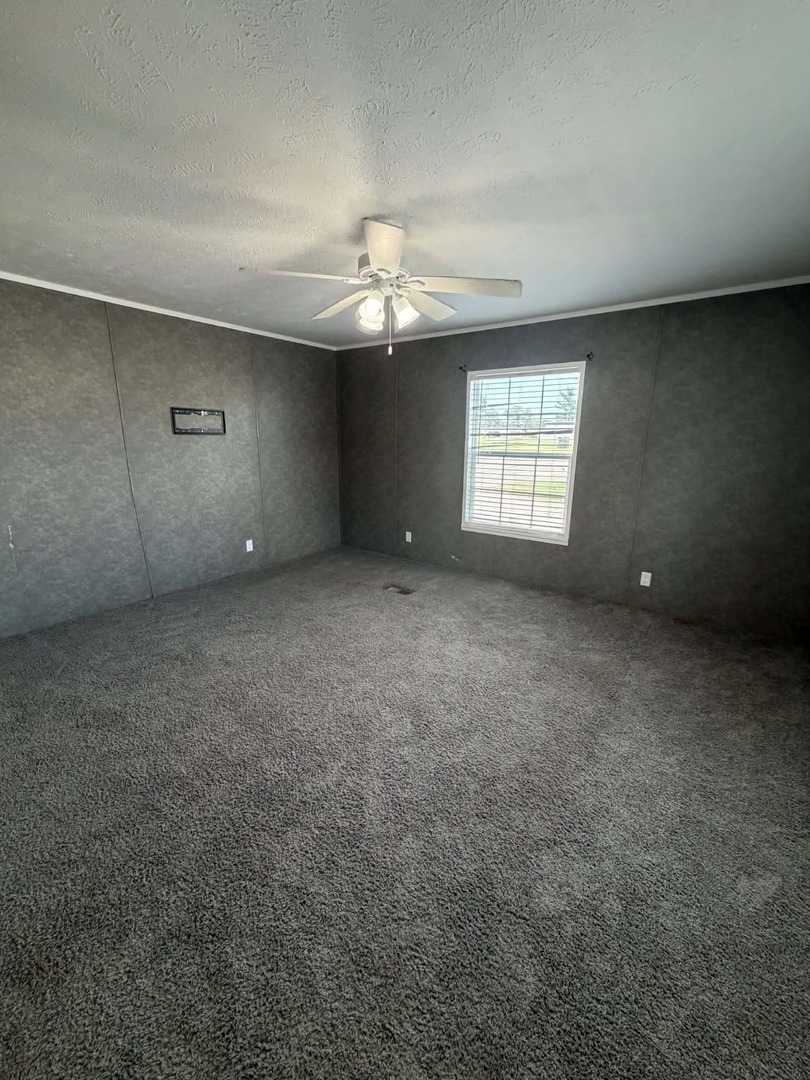 1018 13 Street Property Photo 3