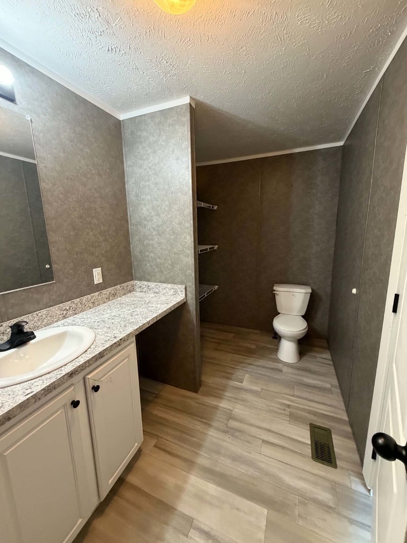 1018 13 Street Property Photo 9