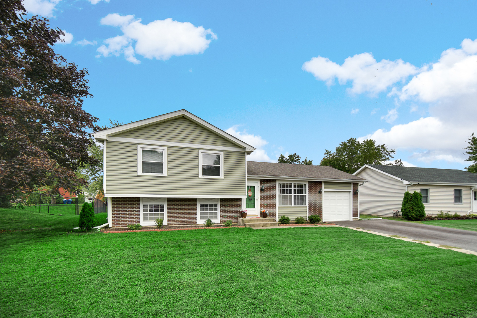951 SURF Court