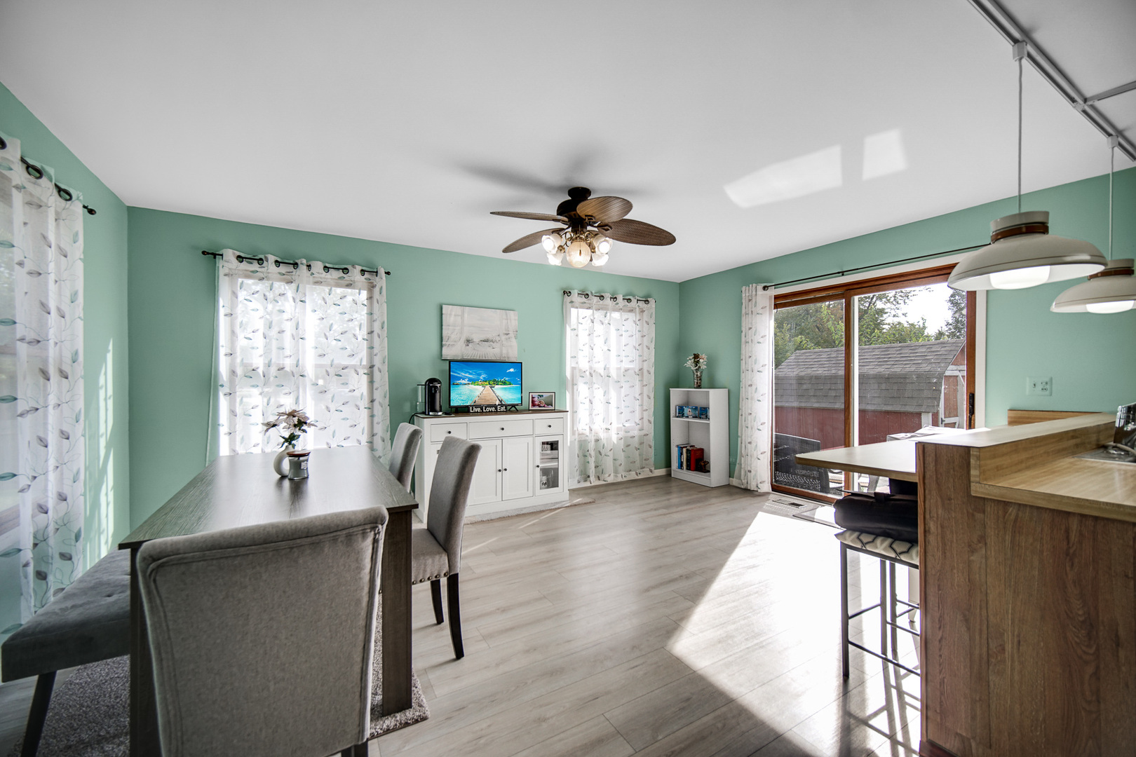 951 Surf Court Property Photo 8