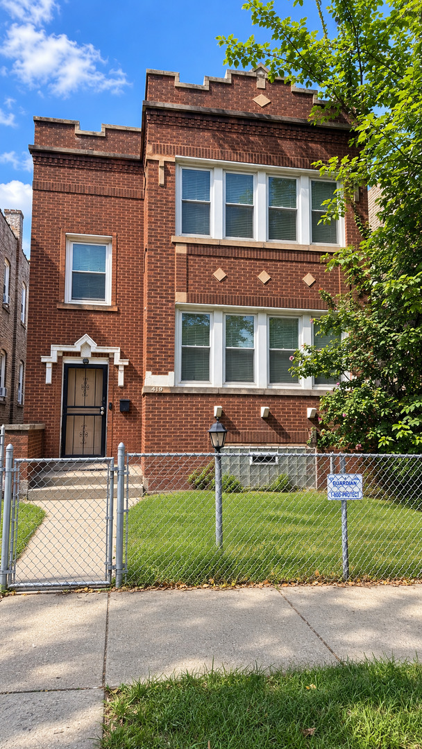 410 N Leclaire Avenue Property Photo 1