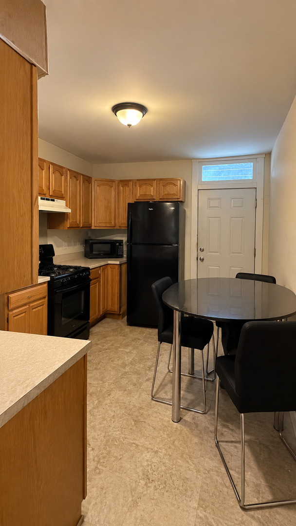 410 N Leclaire Avenue Property Photo 5