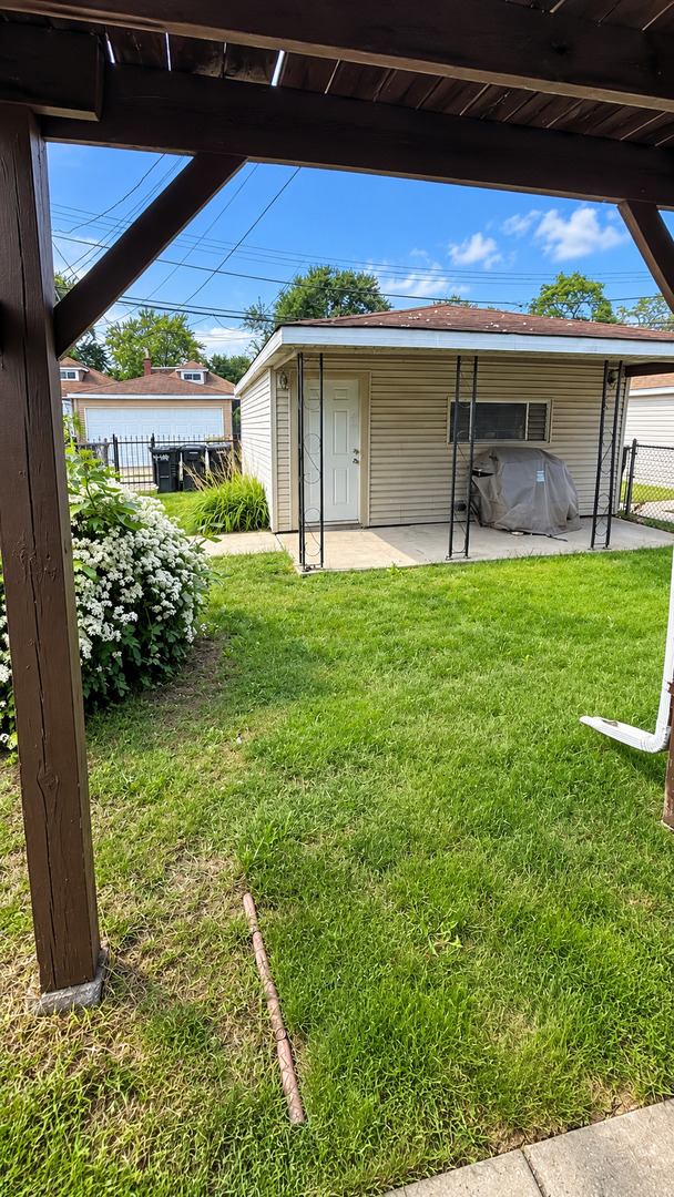 410 N Leclaire Avenue Property Photo 10