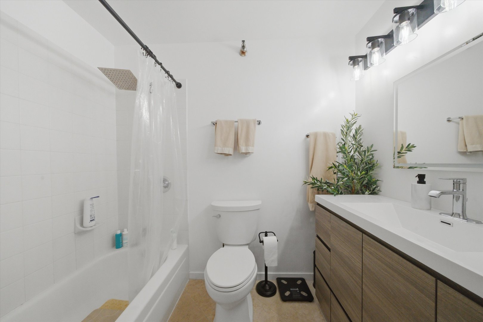 401 E Ontario Street 803 Property Photo 13