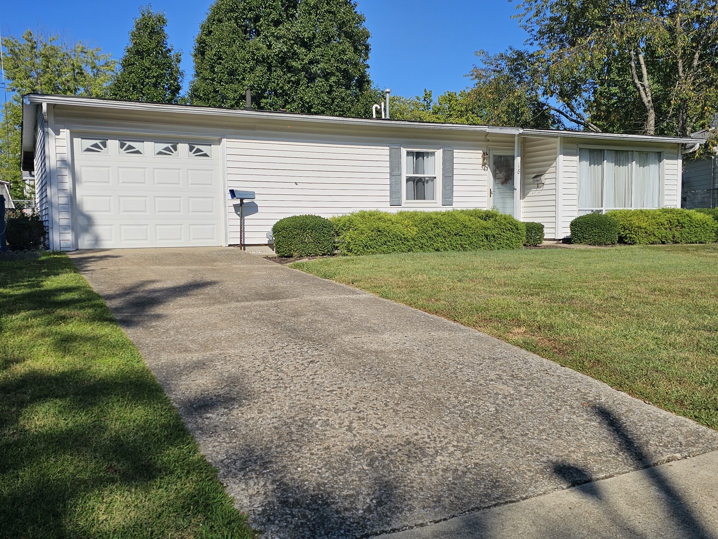 18 SE Crescent Drive Property Photo 1