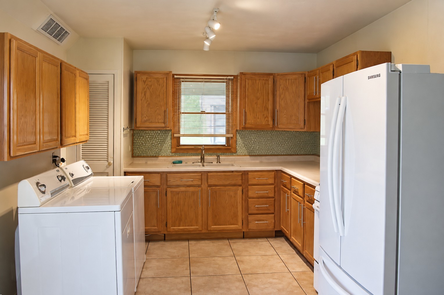 1110 Douglas Drive Property Photo 6
