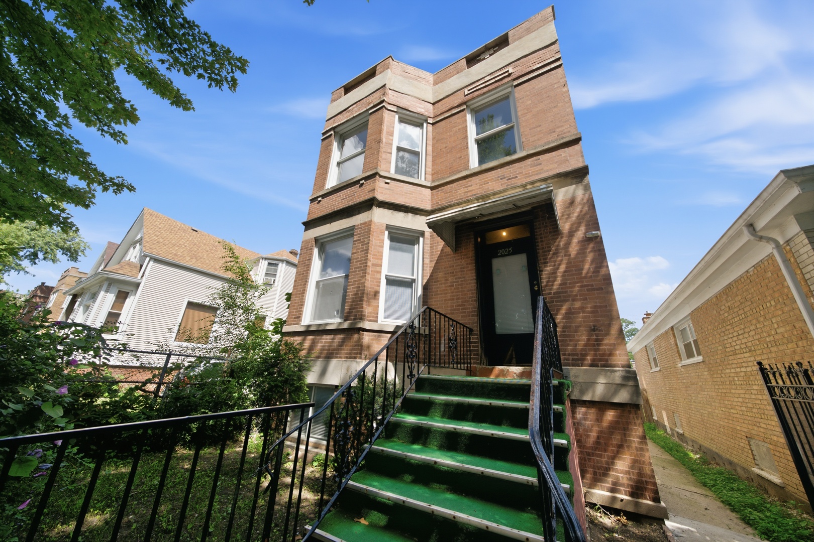 2025 N Lawler Avenue Property Photo 1