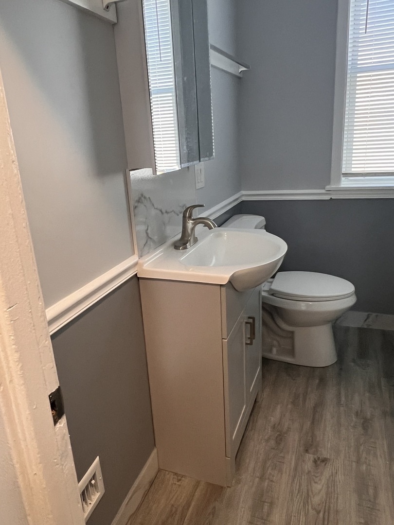 8340 S Paxton Avenue Property Photo 7