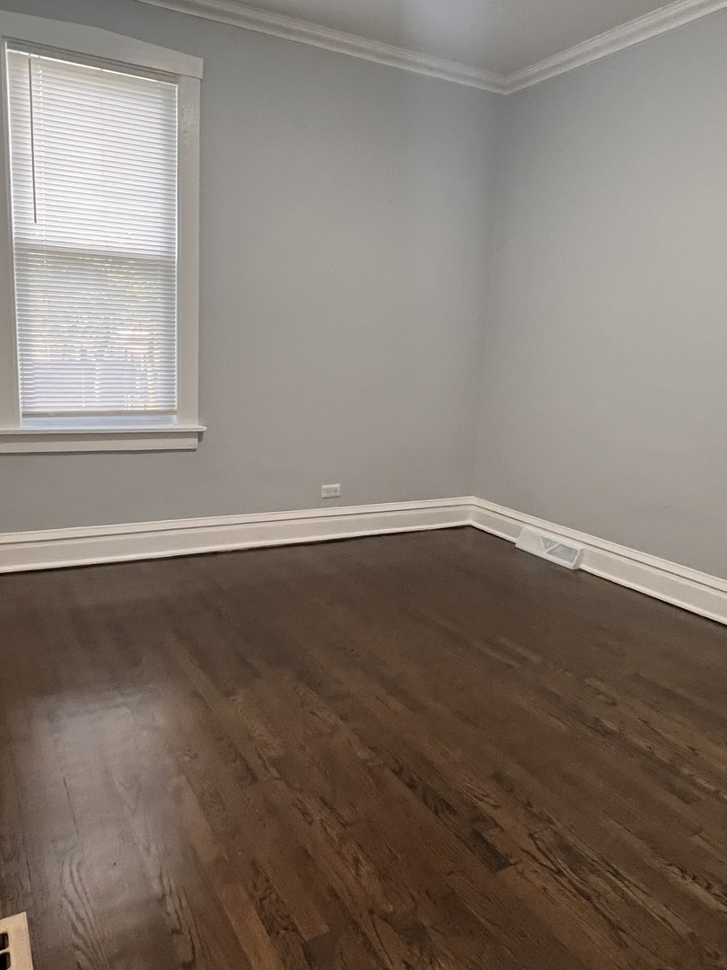 8340 S Paxton Avenue Property Photo 9