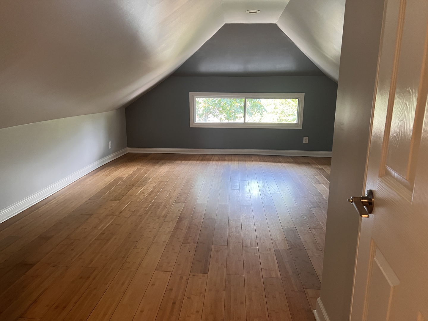 8340 S Paxton Avenue Property Photo 12