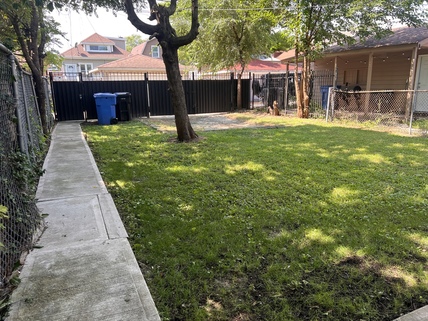 8340 S Paxton Avenue Property Photo 19