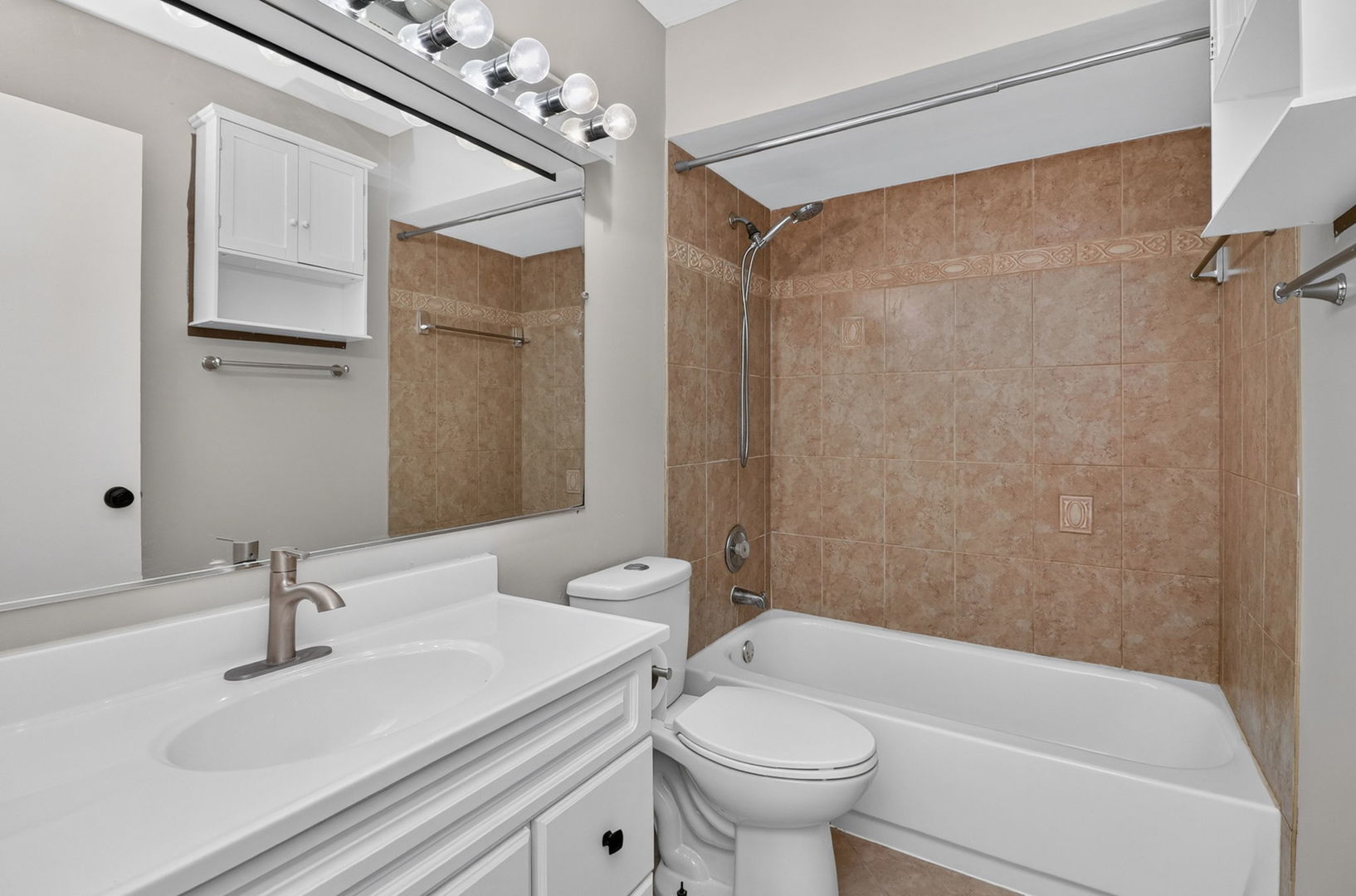 2212 Country Club Drive 21 Property Photo 13