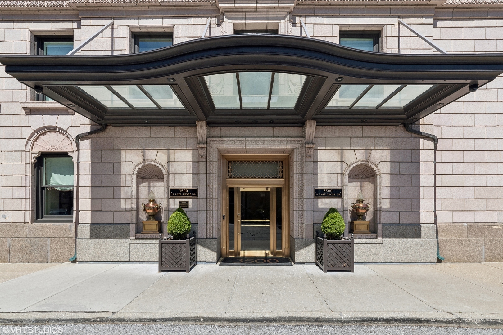 3500 N Lake Shore Drive 11c Property Photo 3