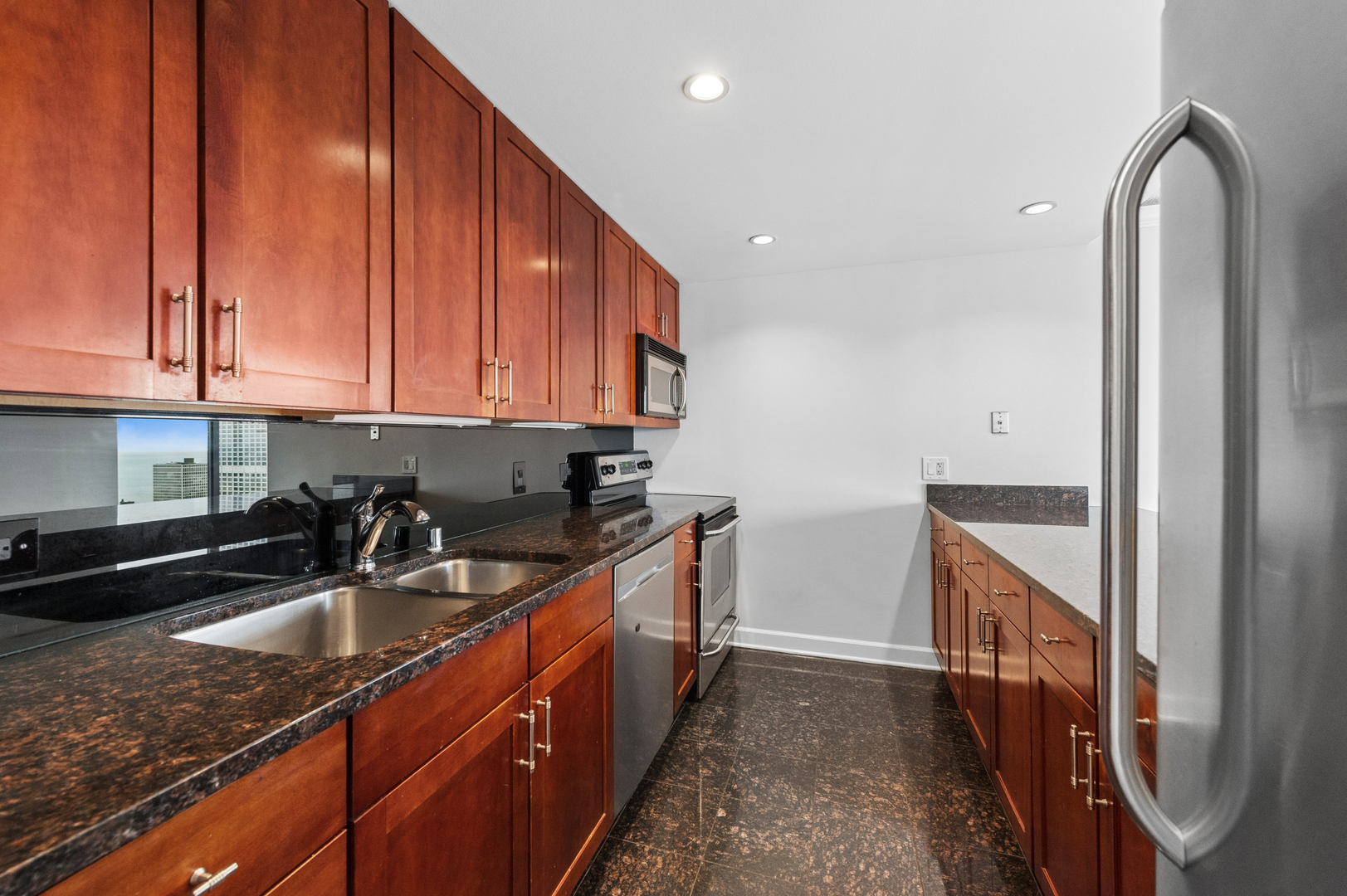 30 E Huron Street 5009 Property Photo 5