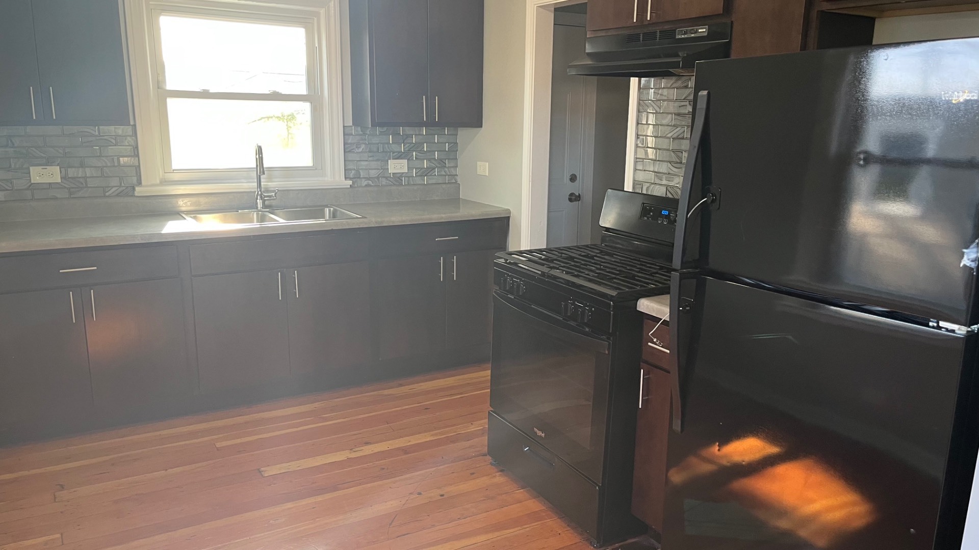 15711 Whipple Avenue Property Photo 4