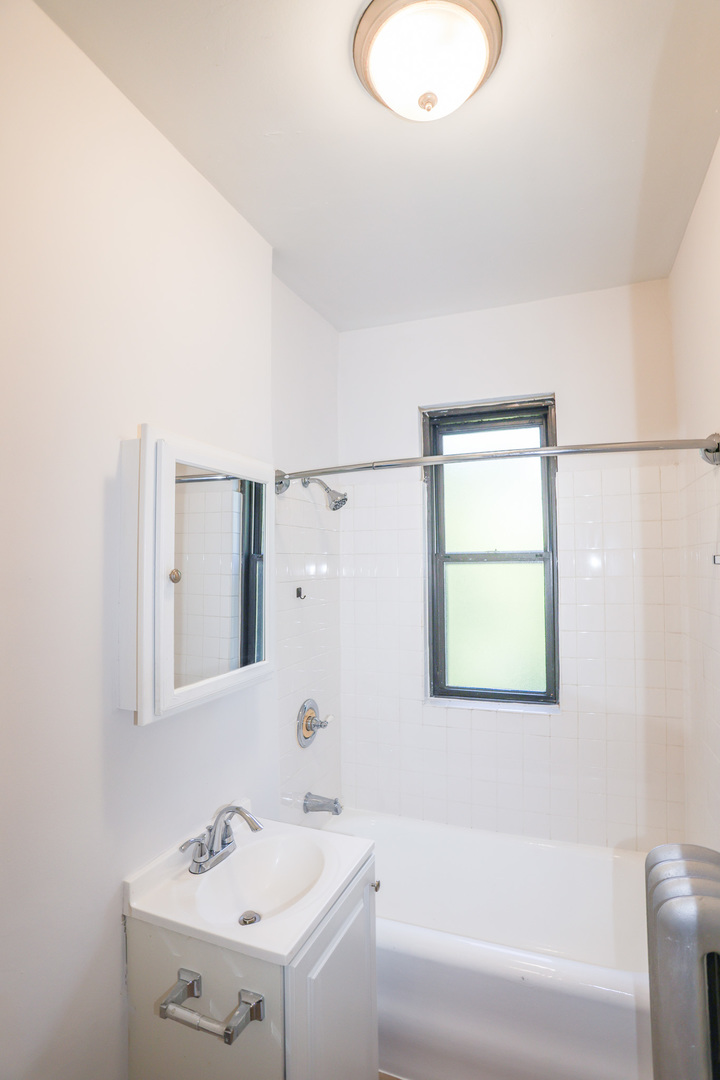 5326 S Cornell Avenue 508 Property Photo 6
