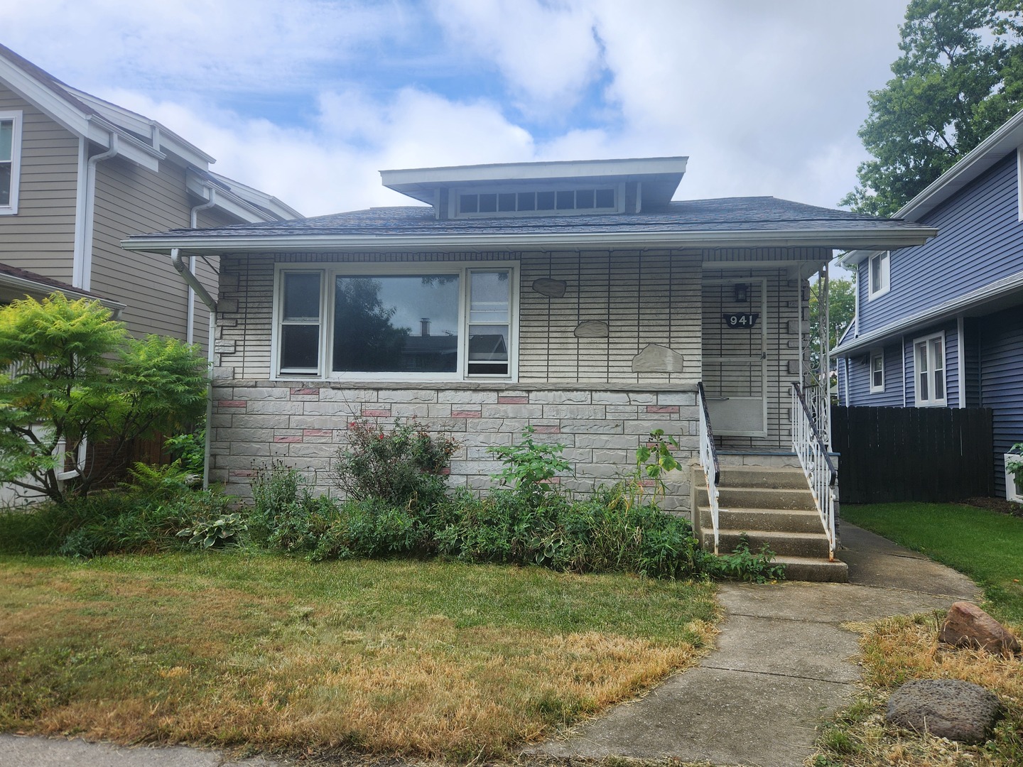 941 N Lombard Avenue Property Photo 1