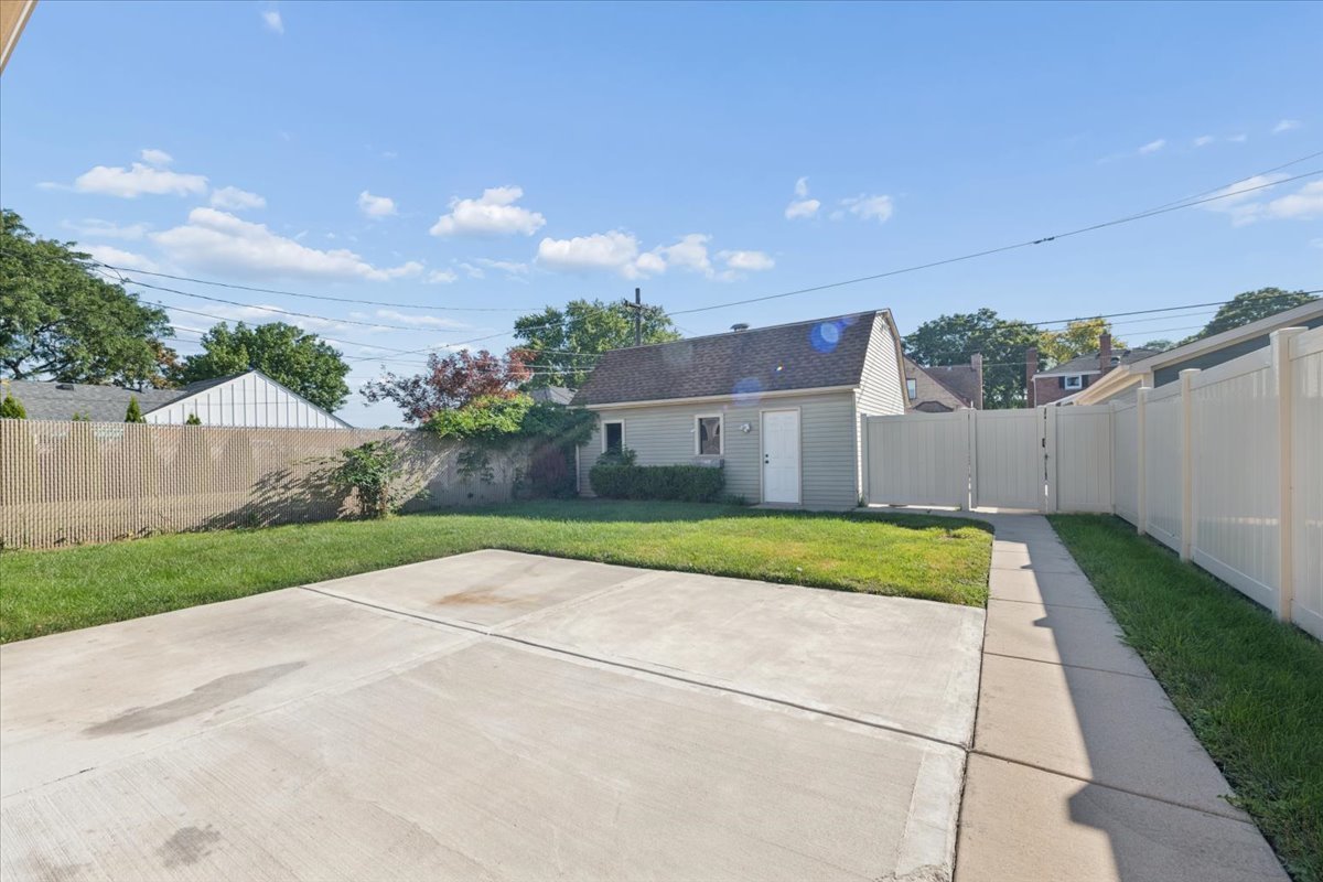 1741 N 76th Court Property Photo 20