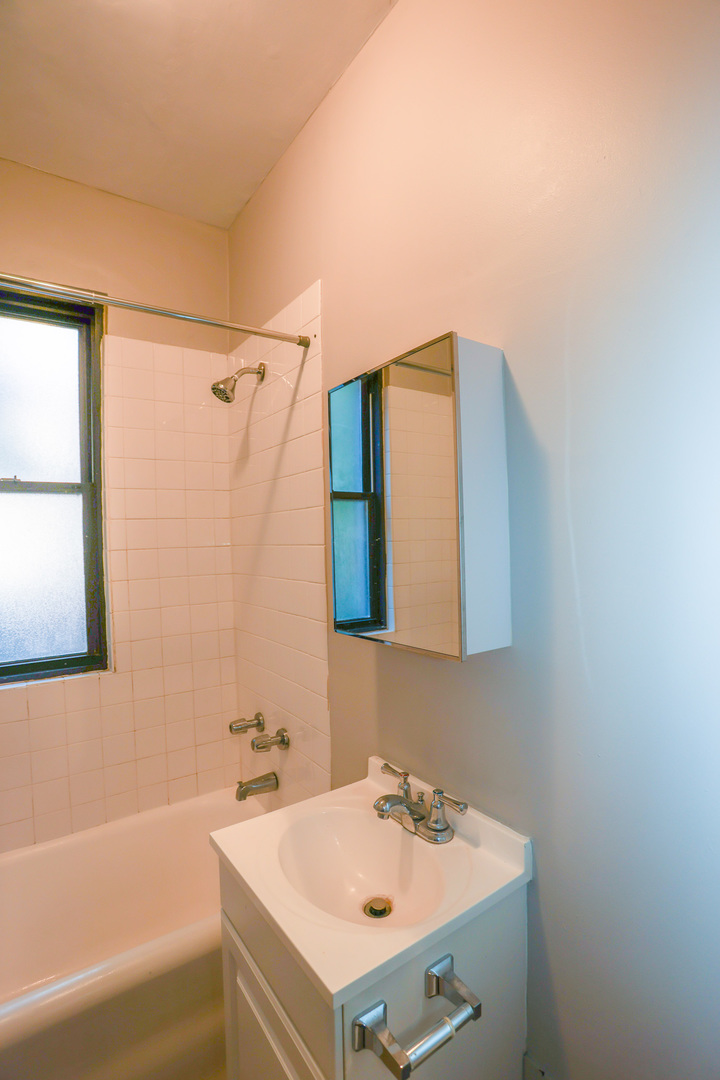 5326 S Cornell Avenue 410 Property Photo 5