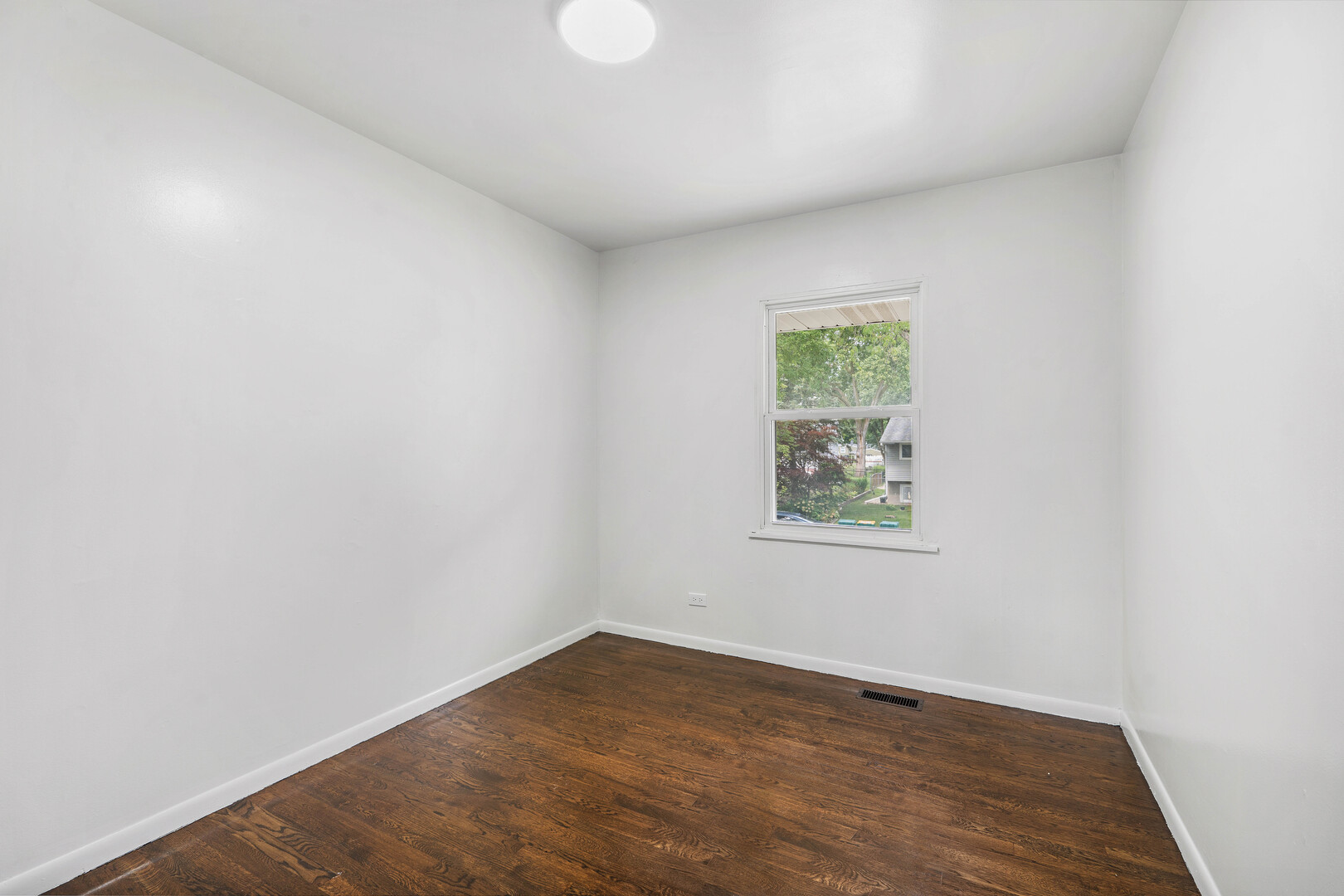 669 White Pine Road Property Photo 12