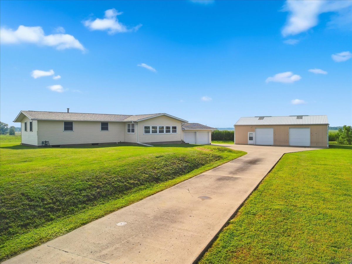 15661 Moline Road Property Photo 1