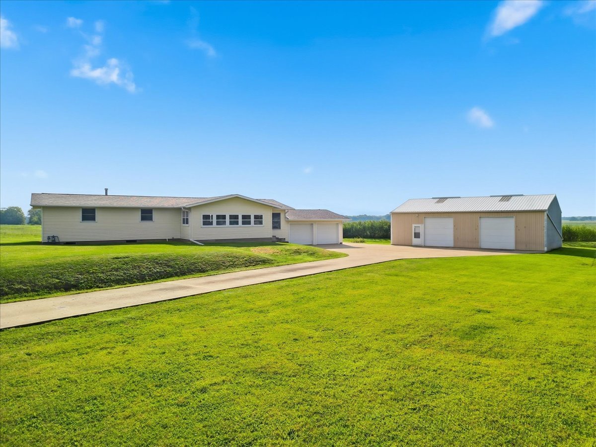 15661 Moline Road Property Photo 2